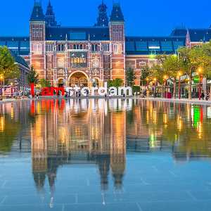 Amsterdam_-_Rijksmuseum_-_panoramio_-_Nikolai_Karaneschev